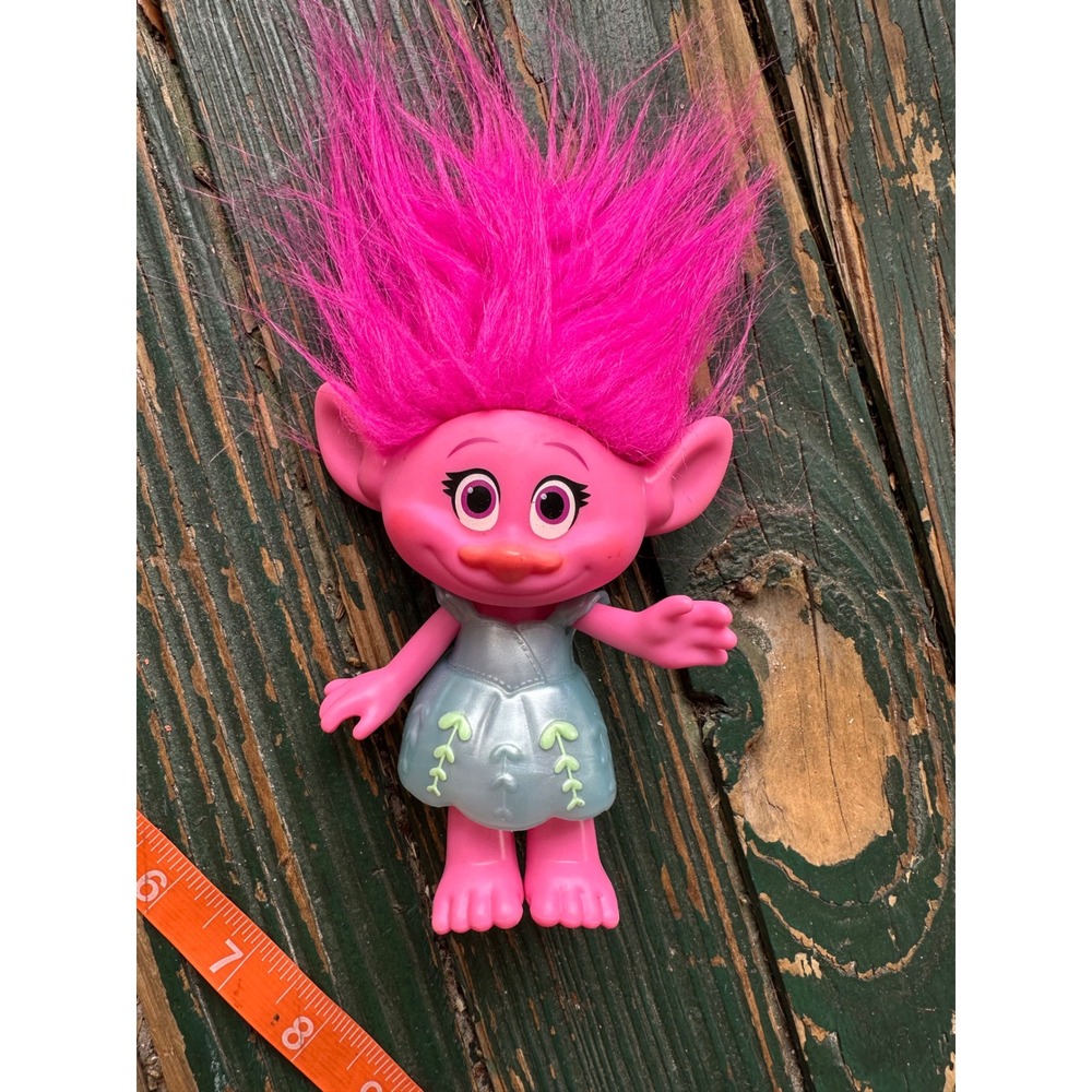Hasbro DreamWorks Trolls Poppy Pink Hair Figure Blue Dress E0355 2015 DWA LLC
